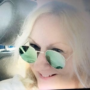 Meet your Posher, Justine-gus